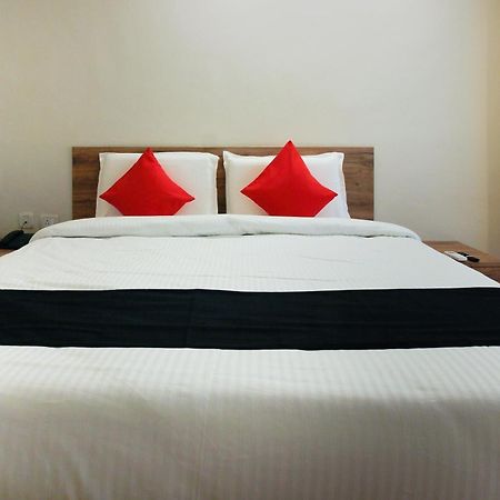 Capital O Sri Suprabhat Grand Near Kachiguda Railway Station Хидерабад Екстериор снимка