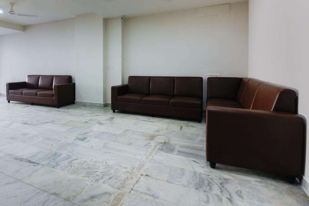 Capital O Sri Suprabhat Grand Near Kachiguda Railway Station Хидерабад Екстериор снимка