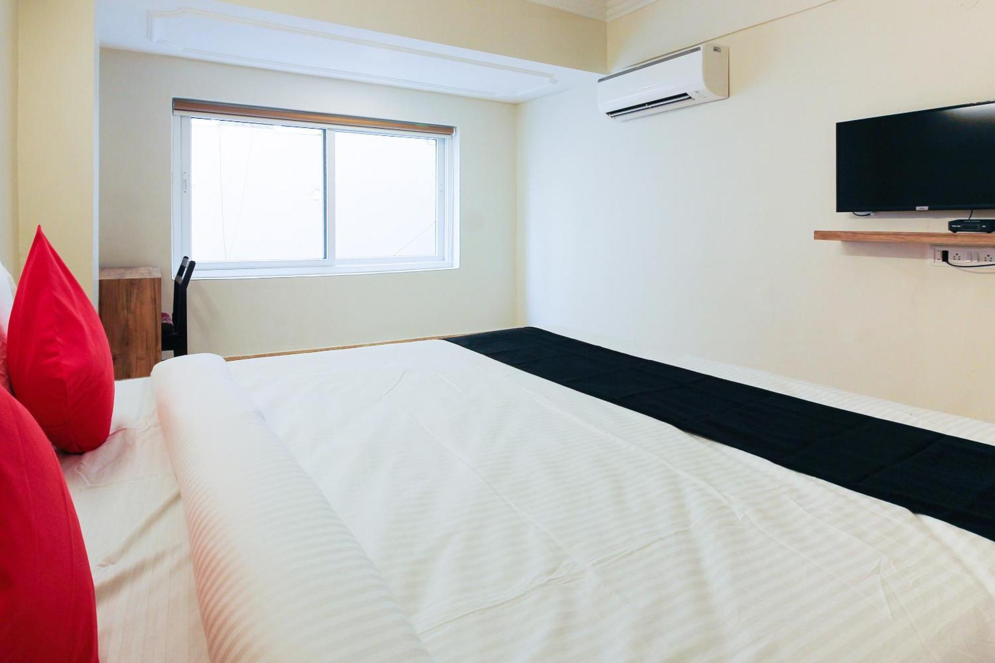 Capital O Sri Suprabhat Grand Near Kachiguda Railway Station Хидерабад Екстериор снимка
