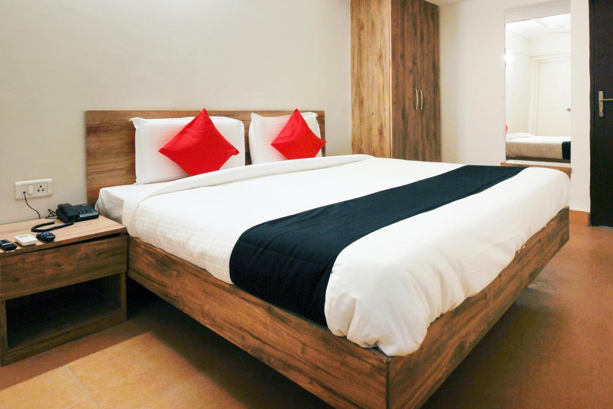 Capital O Sri Suprabhat Grand Near Kachiguda Railway Station Хидерабад Екстериор снимка