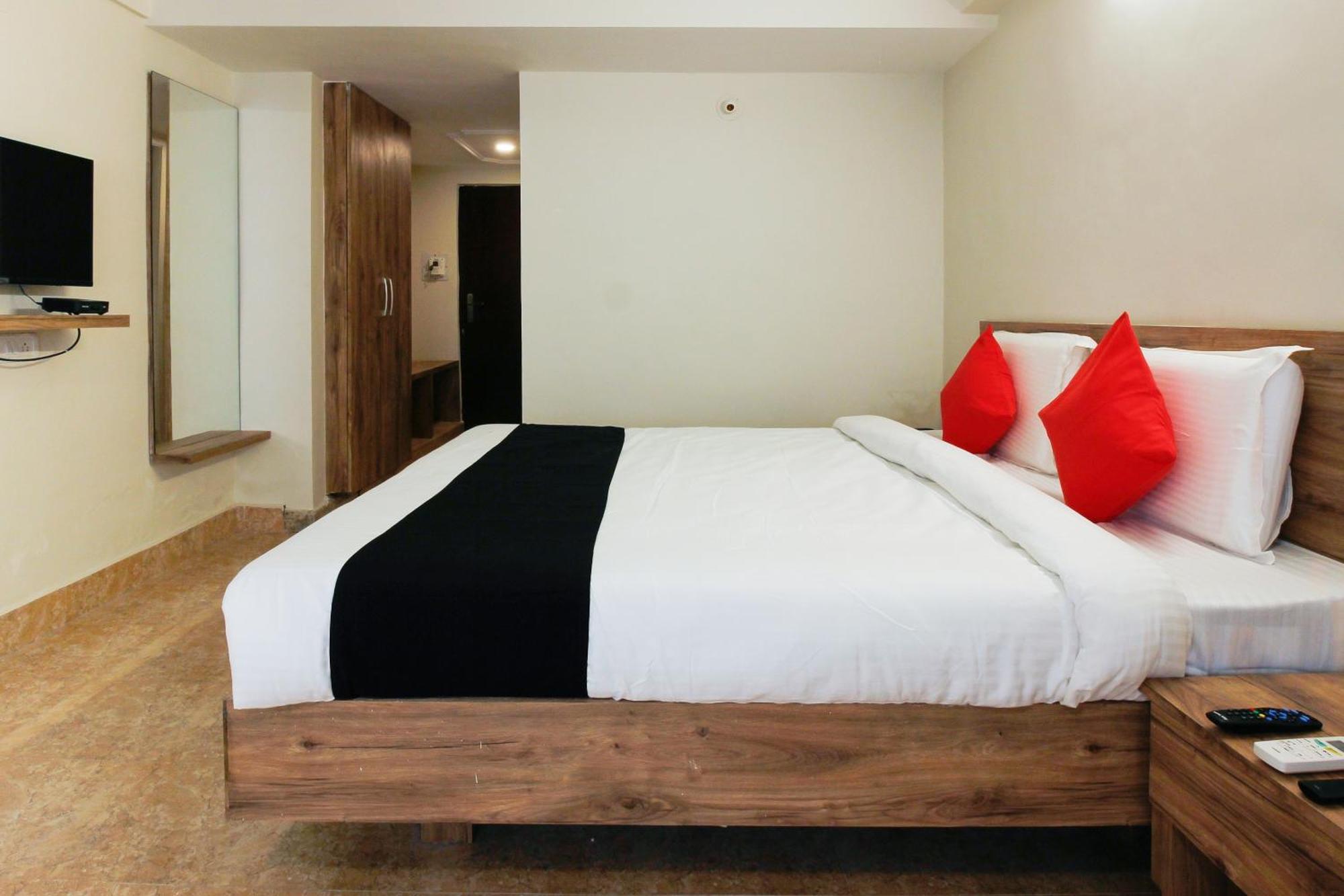 Capital O Sri Suprabhat Grand Near Kachiguda Railway Station Хидерабад Екстериор снимка
