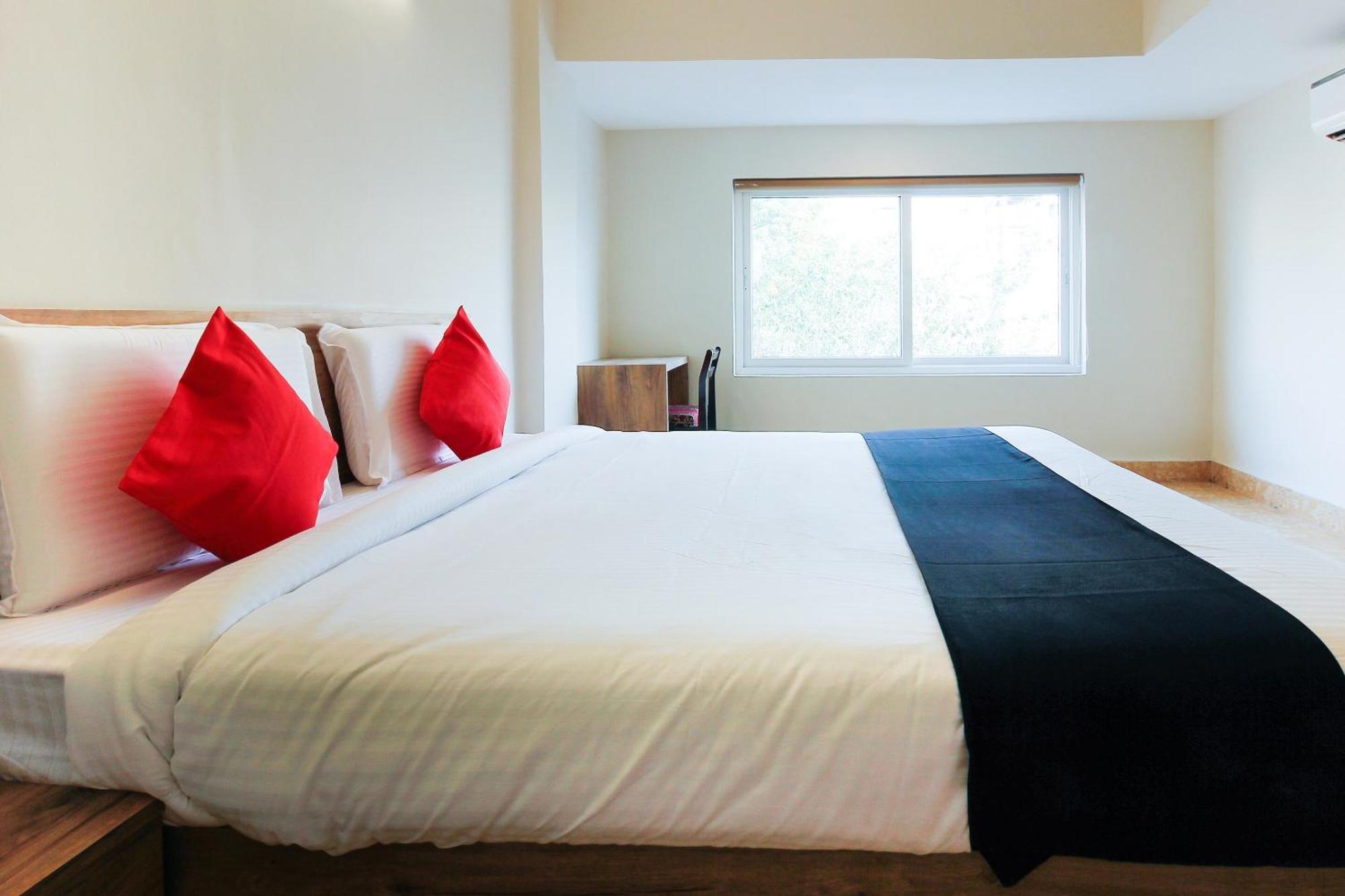 Capital O Sri Suprabhat Grand Near Kachiguda Railway Station Хидерабад Екстериор снимка