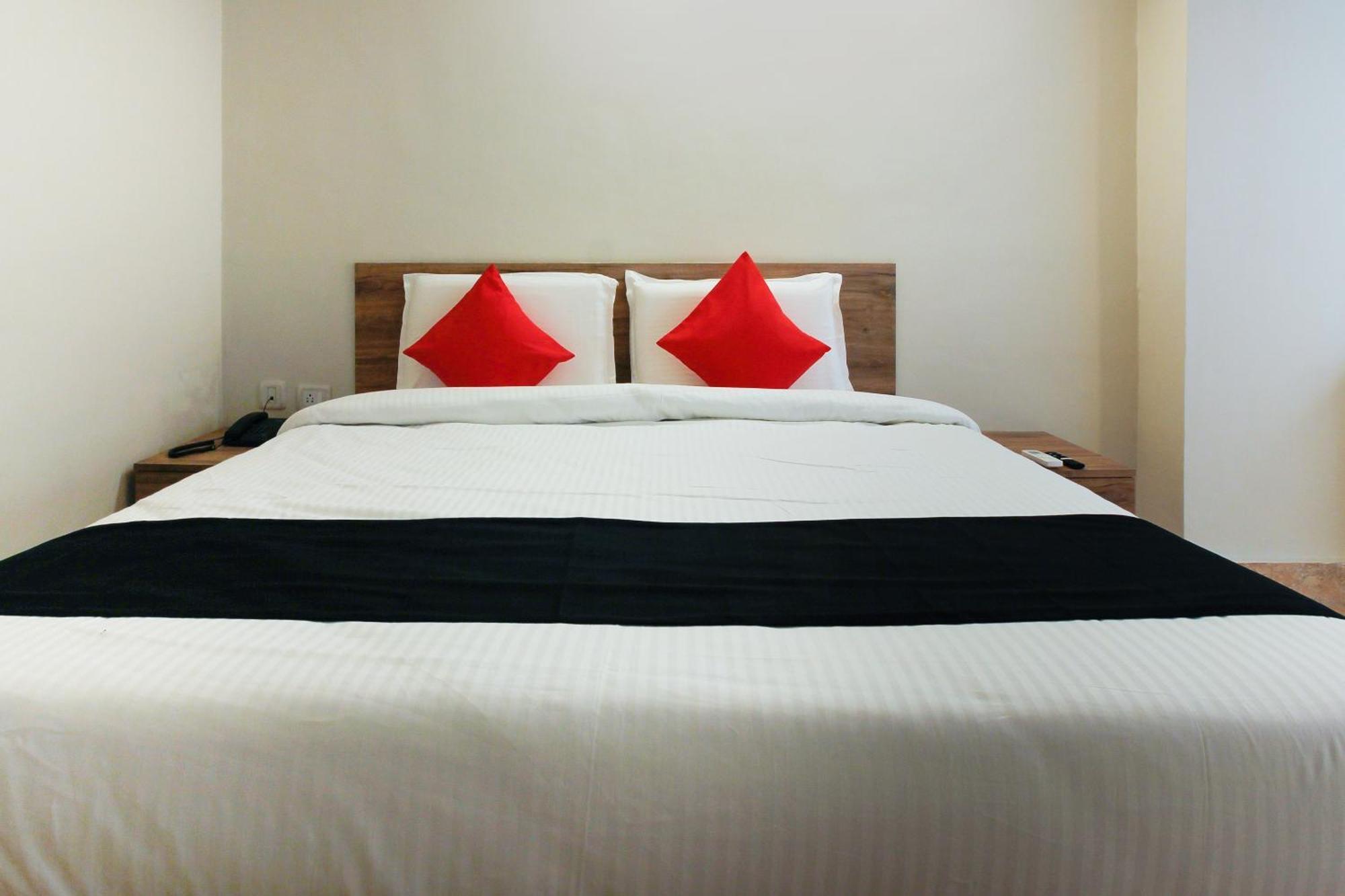 Capital O Sri Suprabhat Grand Near Kachiguda Railway Station Хидерабад Екстериор снимка