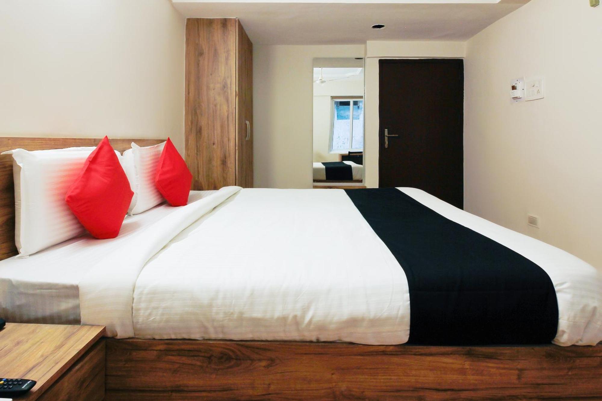 Capital O Sri Suprabhat Grand Near Kachiguda Railway Station Хидерабад Екстериор снимка