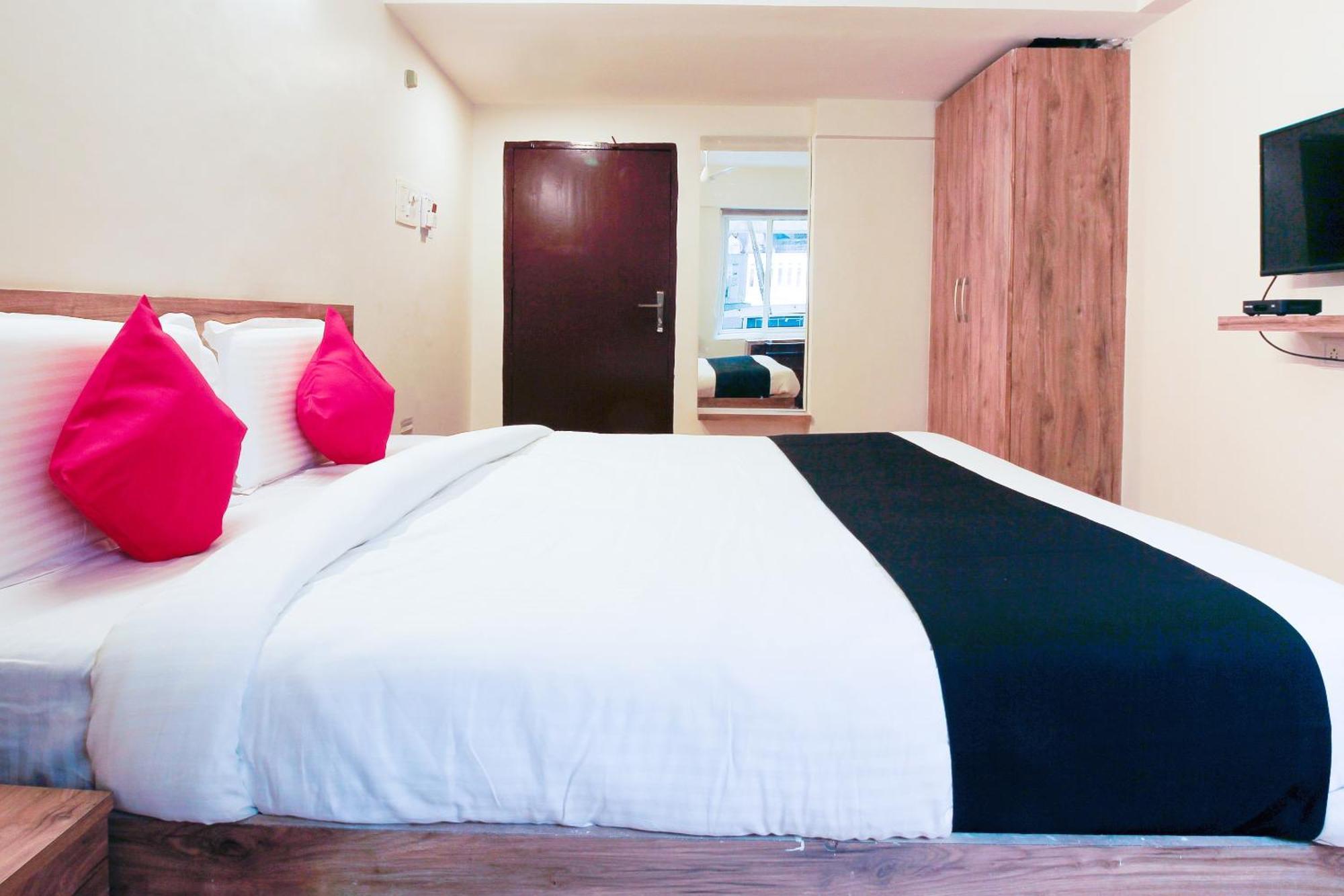 Capital O Sri Suprabhat Grand Near Kachiguda Railway Station Хидерабад Екстериор снимка