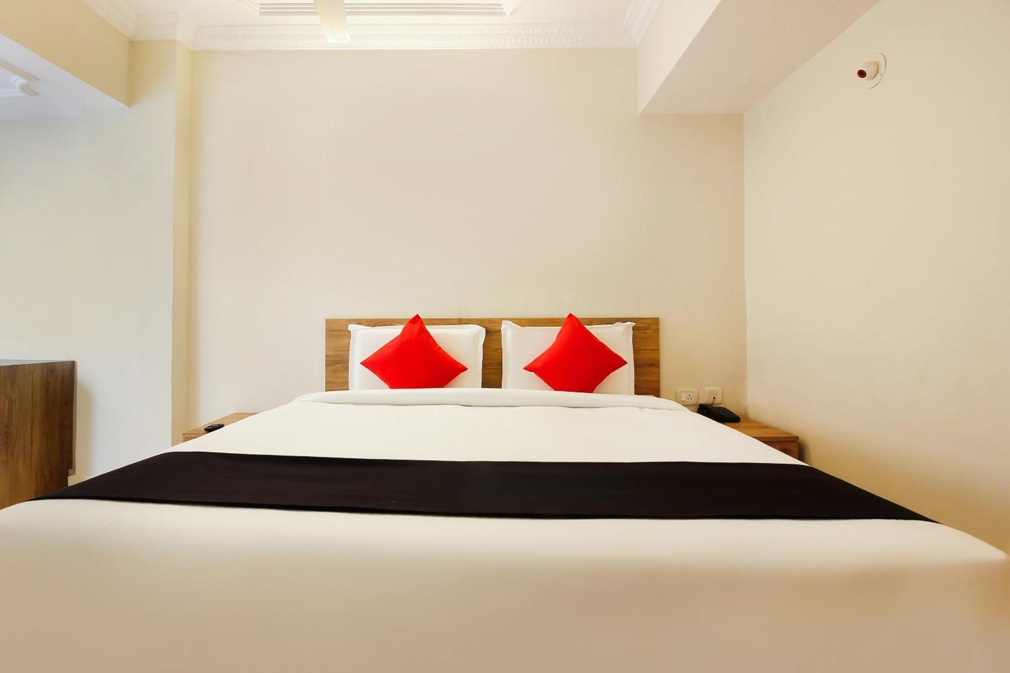 Capital O Sri Suprabhat Grand Near Kachiguda Railway Station Хидерабад Екстериор снимка